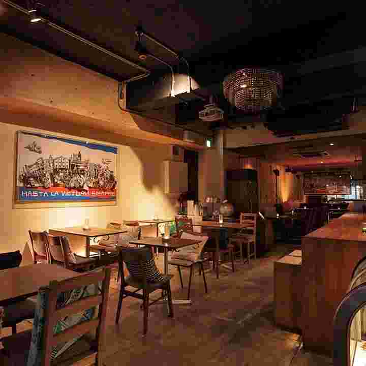 おしゃれなカフェの店内