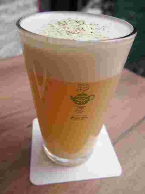 クリームチーズをトッピングした岩塩チーズ四季春茶