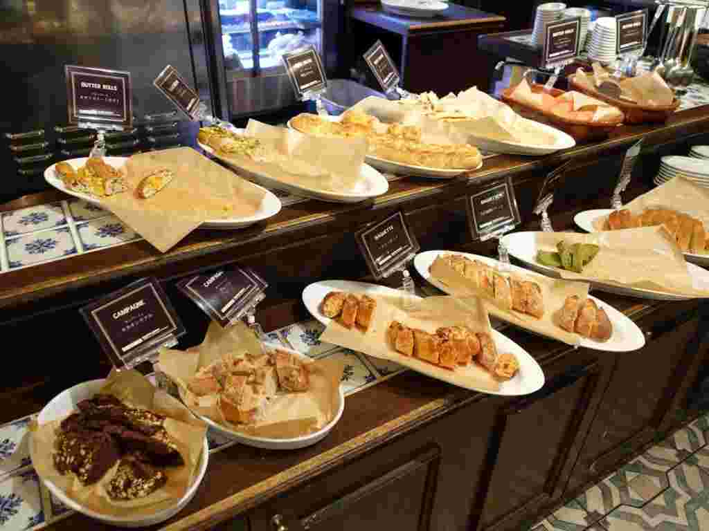 バルバラパンが並んだ店内の様子