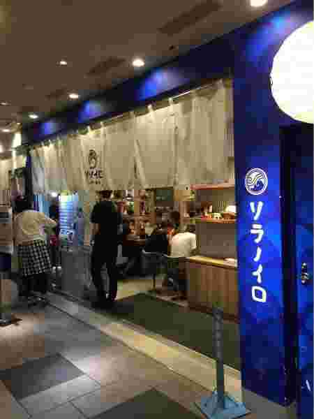 店の外観