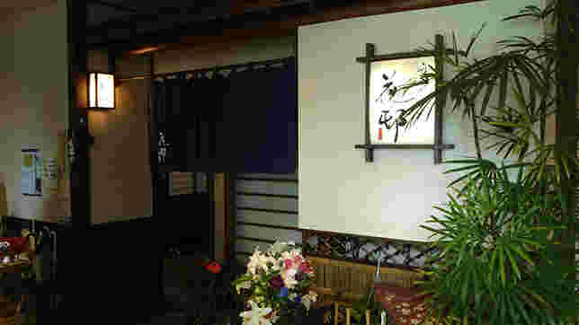 高級料理店の佇まいの玄関