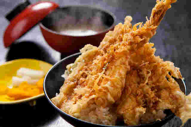 噛むとサクッと音がしそうな天丼