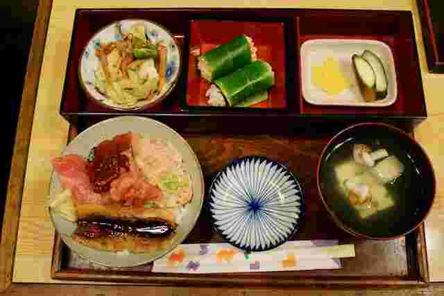 笹巻けぬきすし総本店のランチ