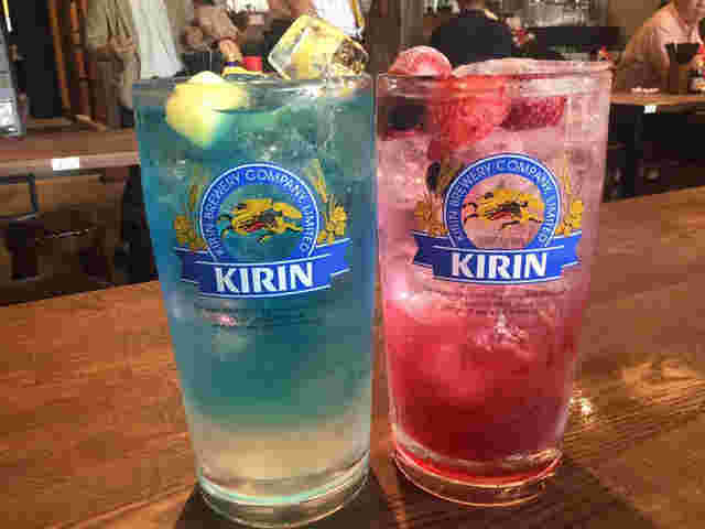 ブルーとストロベリー色のサワー