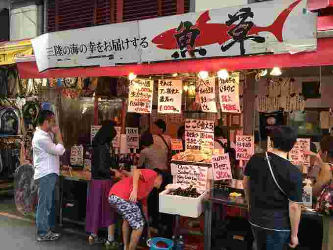 オープンテラスありの店内