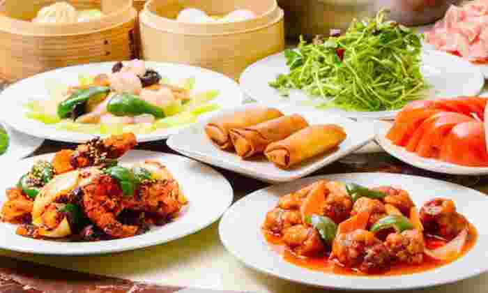 中華料理が並んだ宴会料理