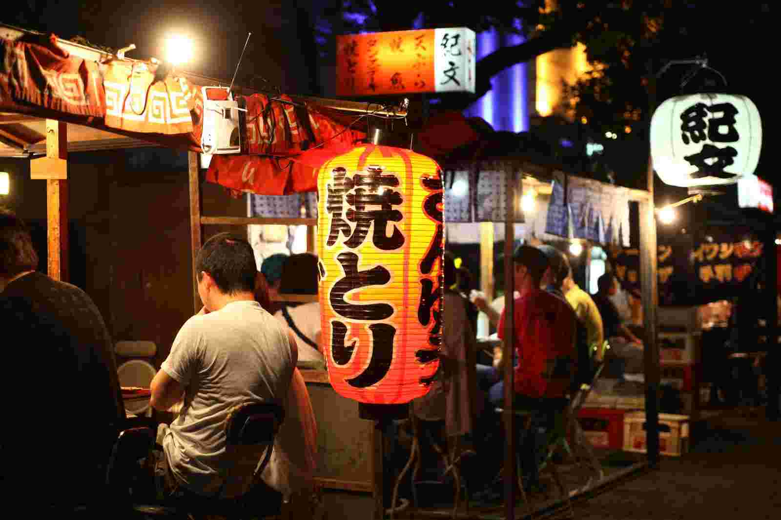 せんべろ居酒屋にたむろする客たち