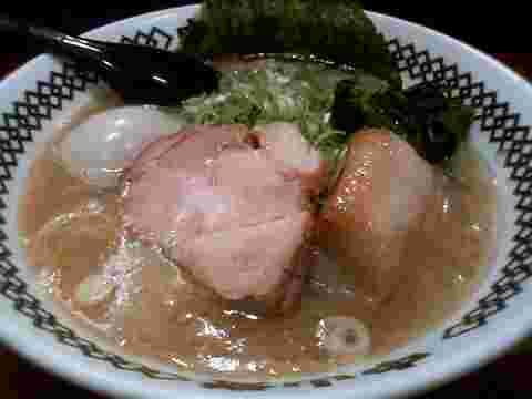 醤油豚骨ラーメン