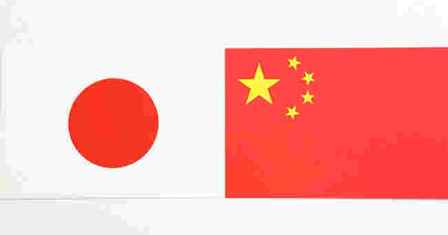 日本と中国の国旗
