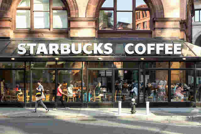 オシャレな外装のスターバックス