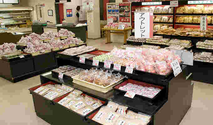 信玄餅アウトレット店内