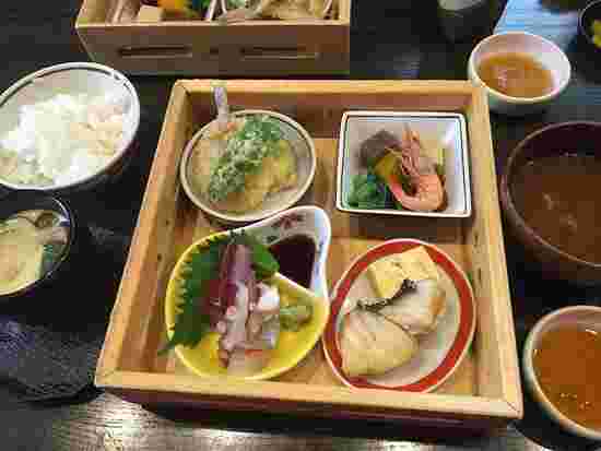 多幸半の新鮮な海鮮を使ったランチメニュー