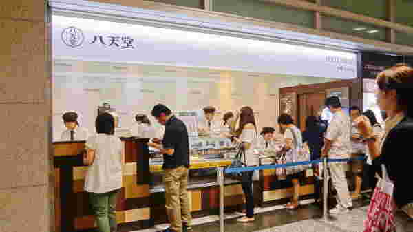 長蛇の列の八天堂