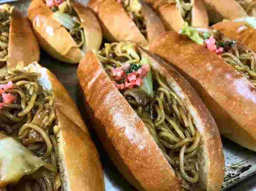 たくさん並んだ焼きそばパン