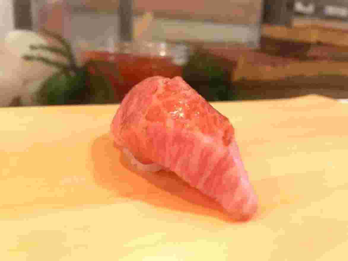 脂ののったマグロの寿司