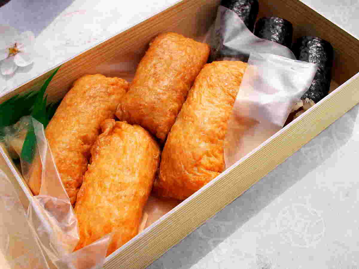 稲荷の入った弁当