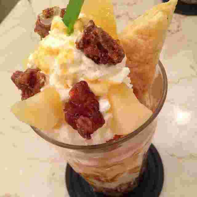 cafe moni. 本町店のパフェ
