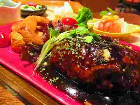 TSUBOYANの自家製ハンバーグプレート
