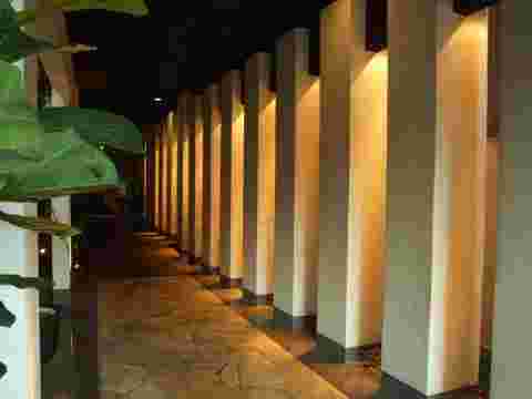Oriental Garden ISARA店内