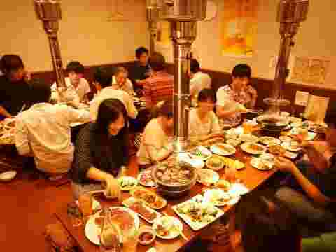 焼肉は皆で囲うと美味しくて盛り上がる日本の文化