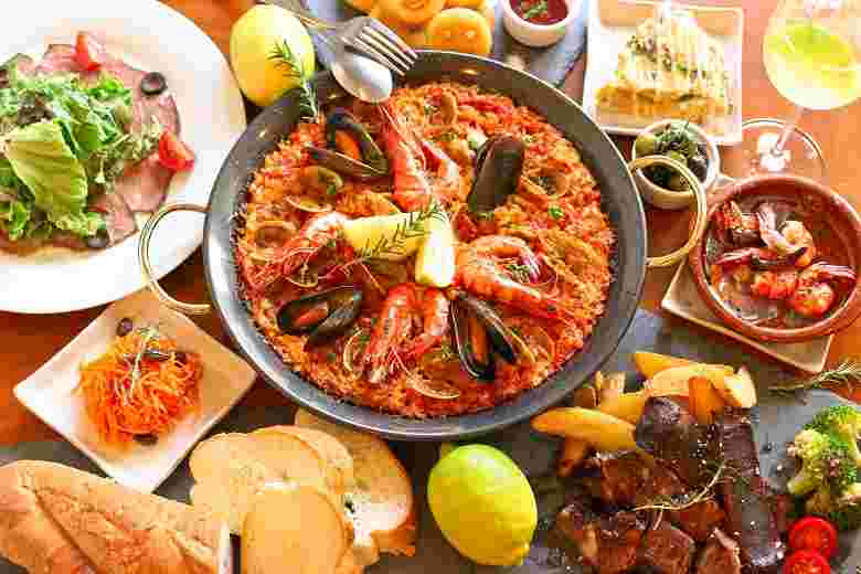 豪華なスペイン料理