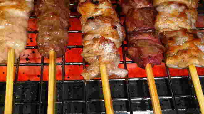 焼とんを焼き上げるところ