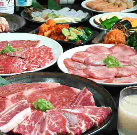 焼肉食べ放題120分コースはカルビやロースから海鮮焼きまで付いてくる