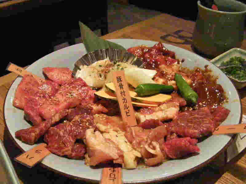 焼肉食べ放題3500円のお肉盛り皿は食べきってからでないと単品注文出来ないので注意