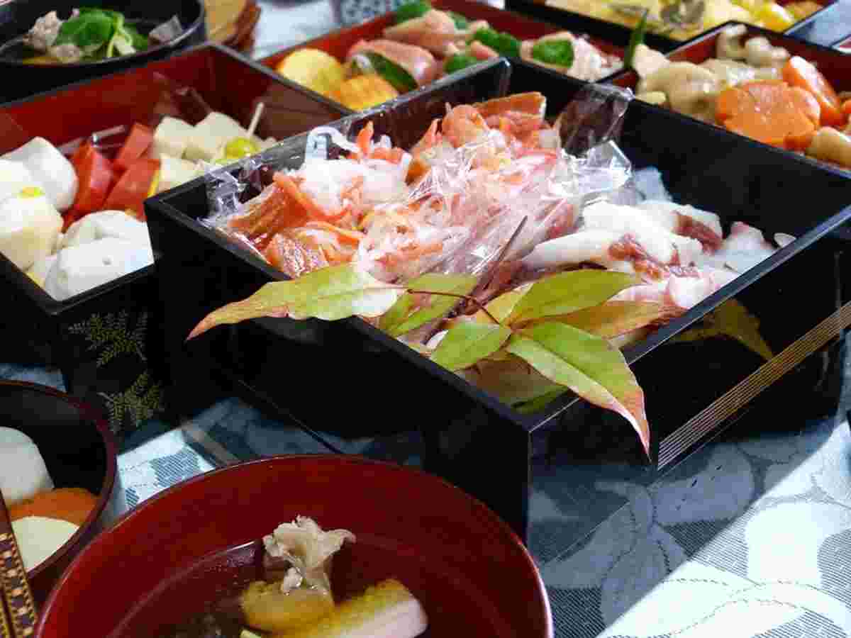 重箱に入った酢の物