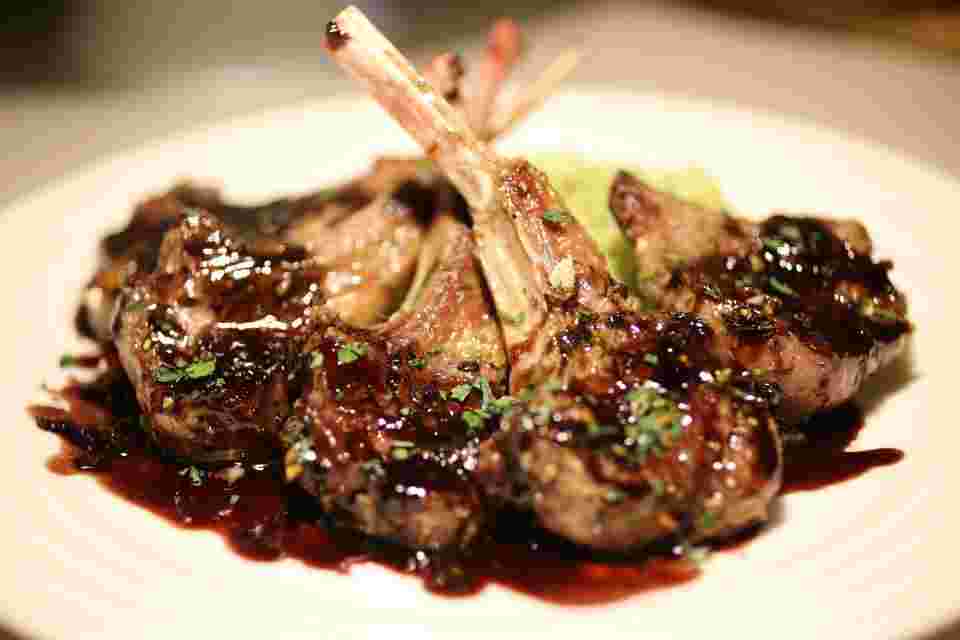 ラム肉のバルサミコソース