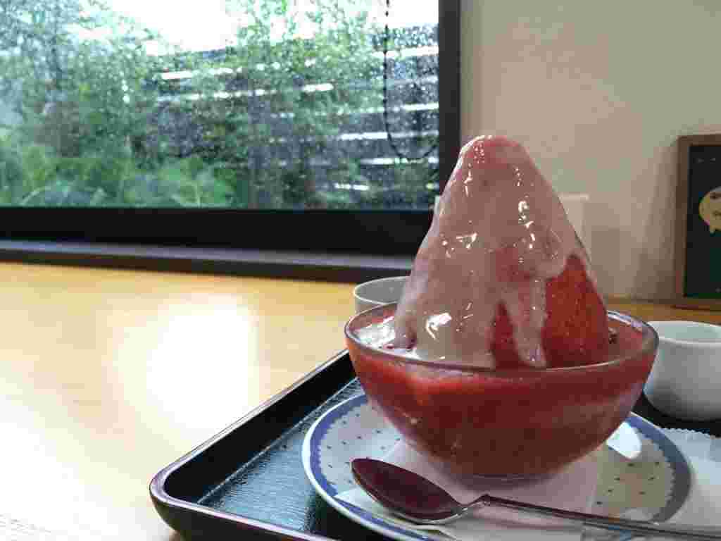 登泉堂一番人気のいちごミルク