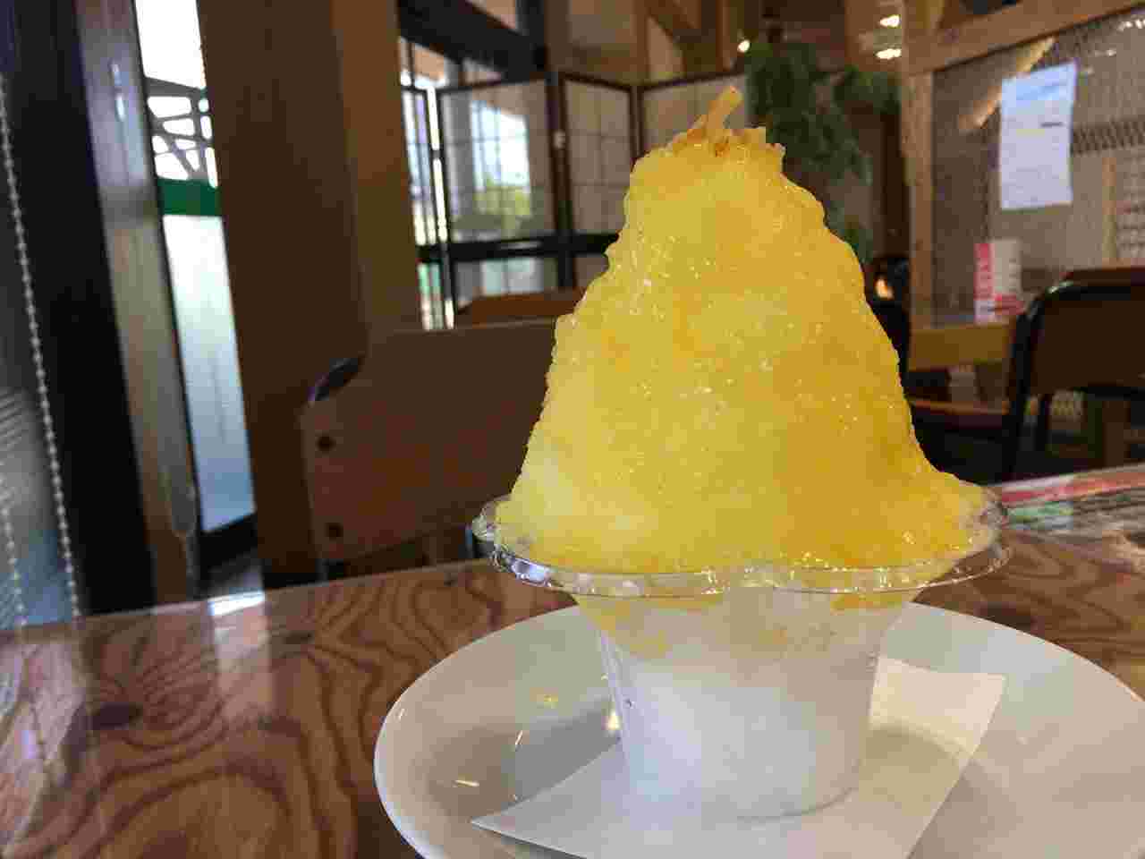 上には伊予柑ピールがのった伊予柑かき氷