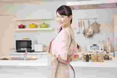 料理をしようとする彼女