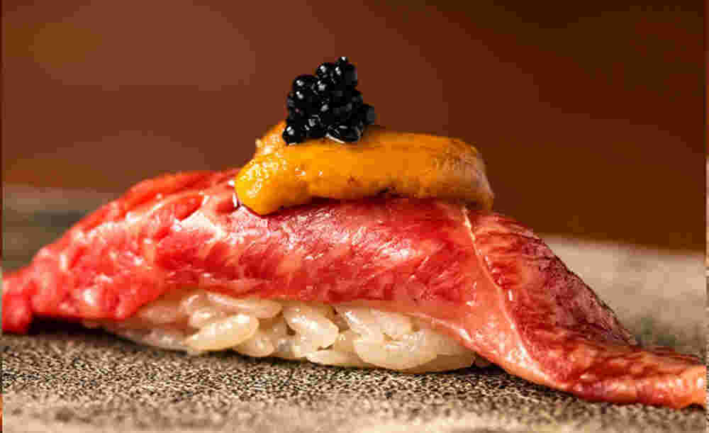 うにとキャビアがのったリッチな肉寿司