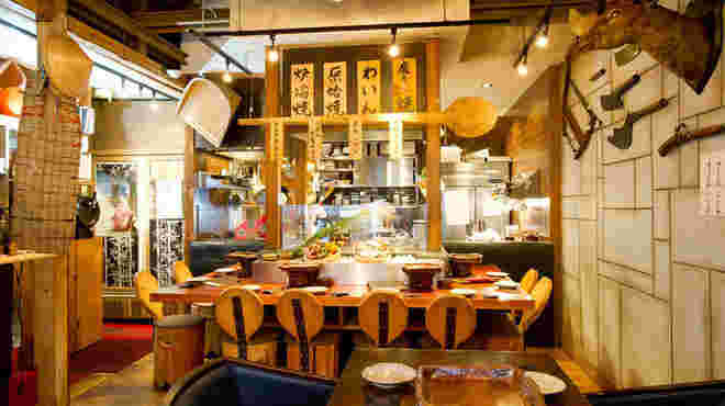 マタギを思わせる店内