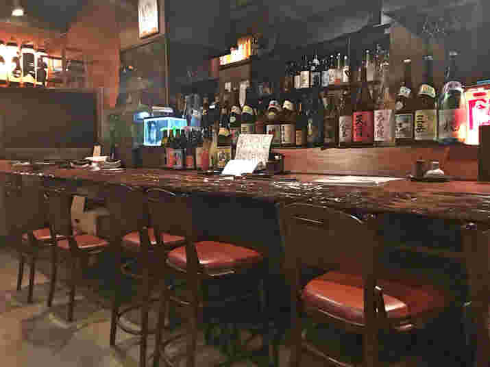 木目がおしゃれな店内