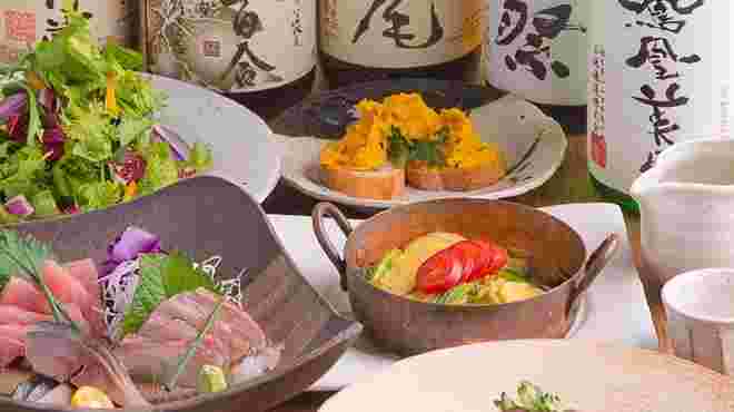 色とりどりの料理と酒