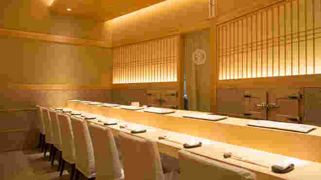 鮨　さいとう　店内
