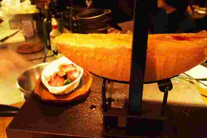 話題のラクレットチーズ