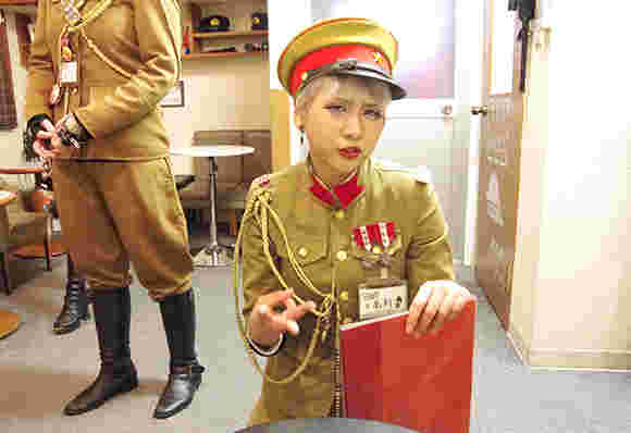 男装したイケメンの女性スタッフ