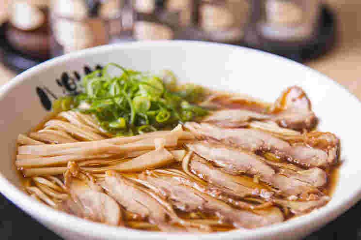 鶏肉いっぱいの笠岡ラーメン