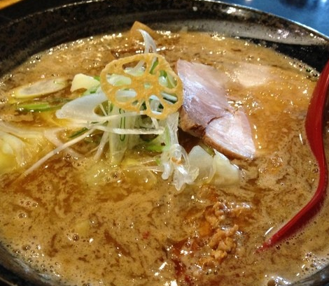 マグロだしが効いた味噌ラーメンを提供する「麺処 蓮海」