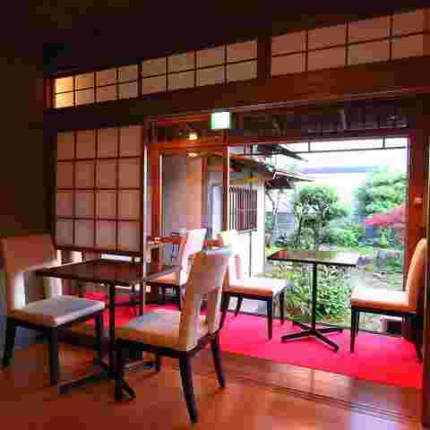 cafe庭の内観