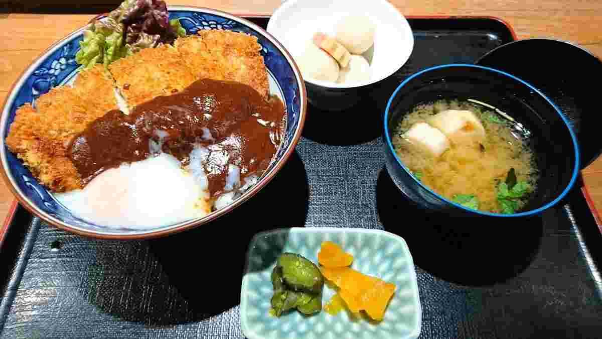 聖原田デミカツ丼