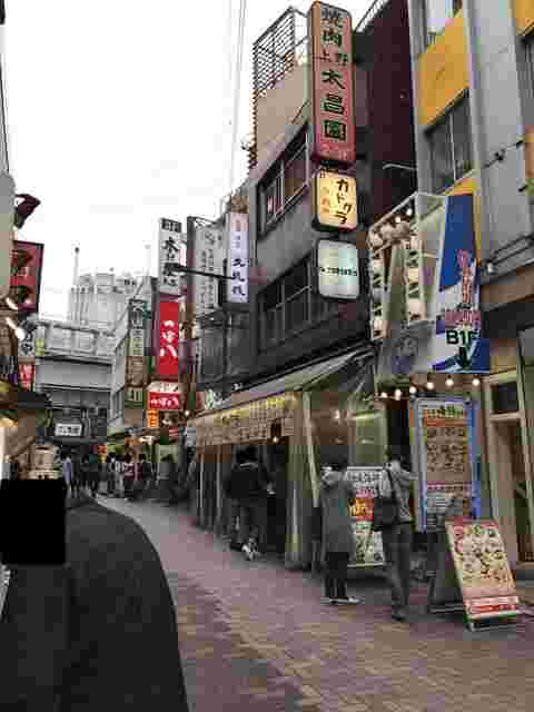 立ち飲みカドクラの外観