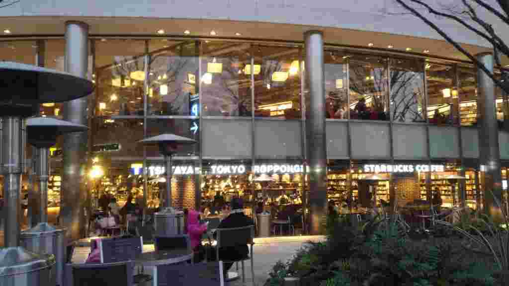 スターバックスのTSUTAYA TOKYO  ROPPONGI店