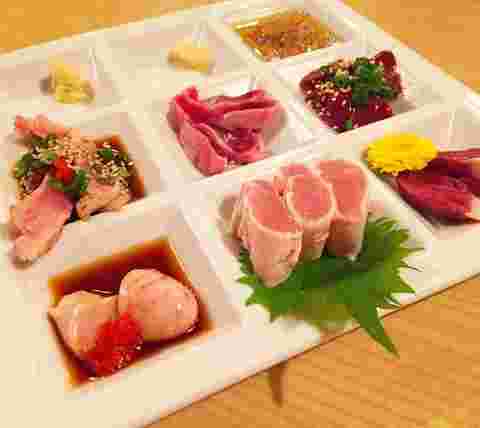 鶏刺しの盛り合わせ