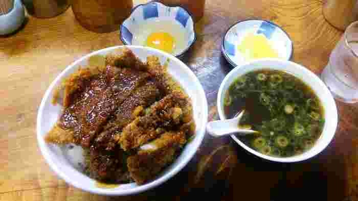 だてそばのデミカツ丼と独眼竜スープ