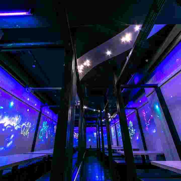 星夜の宴店内