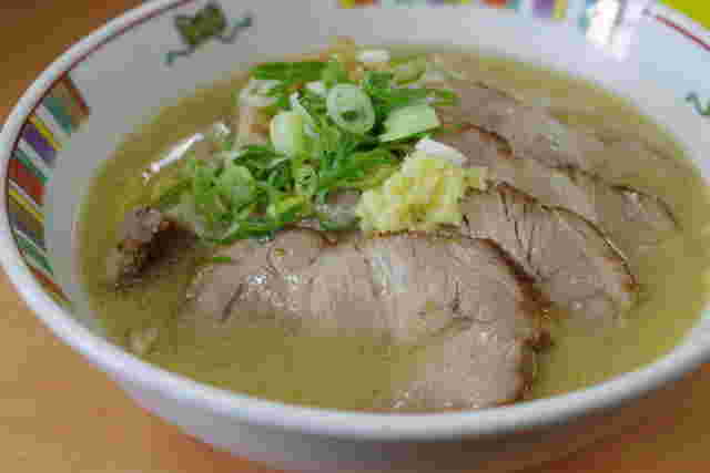 おろし生姜がのった「彩未（さいみ）」のフレッシュ味噌ラーメン
